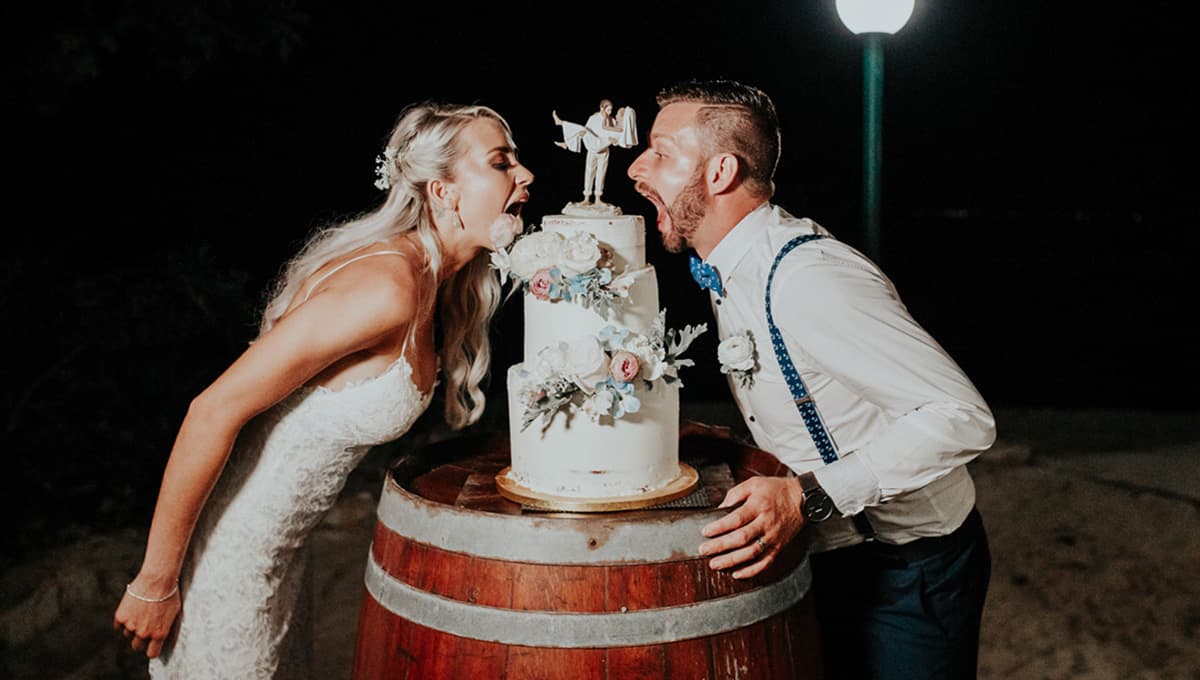 Rustic Wedding Cake with Fresh Flowers - YouTube
